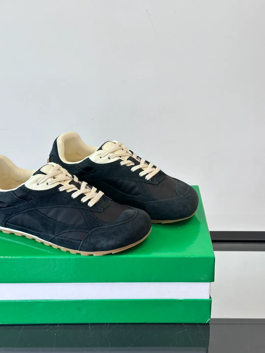 p600 "Bv" new orbit👫 casual sneakers for couples, the retro style of the millennium is so handsome, a super cool fashion item, the most important thing is that it feels incomparably comfortable on the feet, and the design style is also perfect. It will definitely be the one you wear most in daily life, original development, high quality presentation! Size: 35-45 (men’s size 38.45 customized)